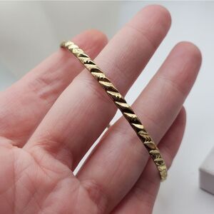 Rope‎ textured wrist bracelet bangle